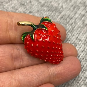 Enamel strawberry brooch - 3.5 x 2.5 cm - pin summer fruit watermelon vintage style cottagecore jewelry school lapel