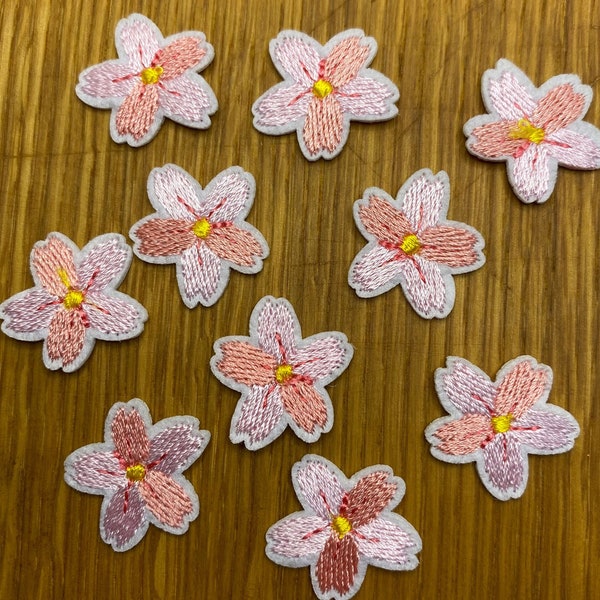 Kleine rosa Kirschblüten Applikationen zum Aufbügeln - 2,2cm Durchmesser  - Sakura Japan Sommer Blüten floral Country Blumen Bügelbild Patch