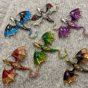 Dragon Enamel Brooch with Glitter Stones - 6 x 7 cm - Pin Magic Mysticism Fairy Tale Middle Ages Lizard Dinosaur Pendant Chain