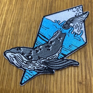 Graphic patch whale in the sea to iron on - approx. 10 x 7 cm - nature conservation waves nature ocean backpacking save the ocean blue whale gray whale orca