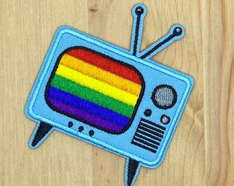 Fernseher mit Regenbogen Patch Testbildschirm - 6x7cm  - zum Aufbügeln - Retro Backpacking Gay Pride Vintage TV Retro LGBTQIA+ Queer Support