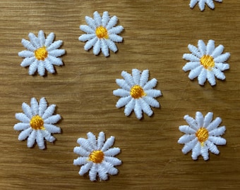 10 pequeños apliques de margaritas para coser - 2 cm de diámetro - flores de verano parches florales de flores campestres parche termoadhesivo jardín