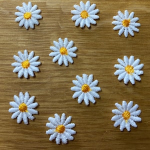 10 pequenos apliques de margaridas para costura - 2 cm de diâmetro - flores de verão, flores do campo, remendos para passar a ferro, jardim