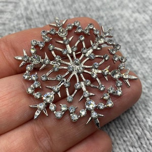 Snowflake brooch with glitter - approx. 5 cm diameter - silver pin Christmas Winter Glamor Party X-Mas Ilex Vintage Nostalgia