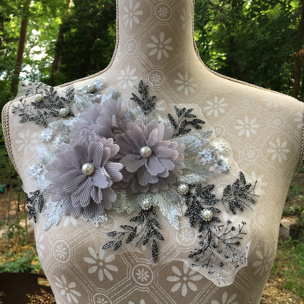 Elegante Spitzenapplikation mit Blumen zum Aufnähen  Grautöne mit Perlen & Glitzer - Blüte Floral - Rosen Hochzeit Party - DIY # 23