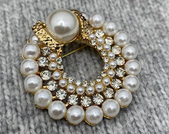 Broche élégante en strass et perle - diam. 4 cm - pendentif nostalgie pour chaîne ou broche Royal Vintage Classic Dress Wedding