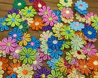 Kleine bunte Blümchen Patches im Mix zum Aufnähen - ca. 2,5cm - Sommer Blüten floral Country Blumen Cottage Spitze Garten Regenbogen Kleid