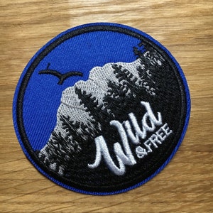 Round WILD & FREE Patch with Mountains Trees - approx. 7 cm diameter - Backpacking Travel Mountains Bird Holiday Hiking Camping Patches Patches