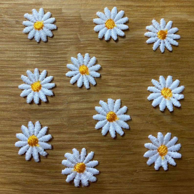 10 small daisy appliques for sewing 2 cm diameter summer flowers floral country flowers patches iron-on patch garden image 1