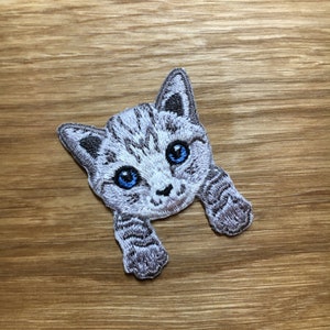 Katzen Aufnäher 3cm x 4cm Kätzchen zum Aufbügeln Deine Lieblingskatze Patch 1 - Grau getigert