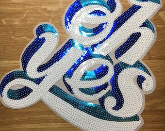 Toppa enorme "OH YES" con paillettes - 27 cm x 24 cm per stiratura - Scintillante in blu e bianco - Decorazione