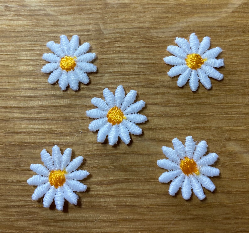 10 small daisy appliques for sewing 2 cm diameter summer flowers floral country flowers patches iron-on patch garden image 3