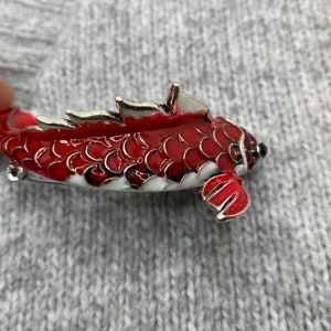 Koi Karpfen Fisch Emaille Brosche 7 x 6 cm Anstecker Aquarium Goldfisch Teich Meer Frieden rot Symbol Asien China Liebe Freundschaft Bild 8