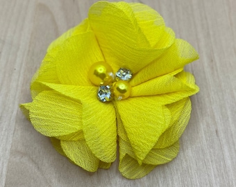 Gele stoffen bloemen van chiffon met parel en glitter - ca. 5 cm - bloemenapplicatie DIY upcycling naaien tuinbloemen #4 kleur 16