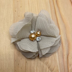 Fiori in tessuto beige realizzati in chiffon con perle e glitter - circa 5 cm - applicazione floreale kaki cucito upcycling fai da te fiori da giardino #4 - colore 3
