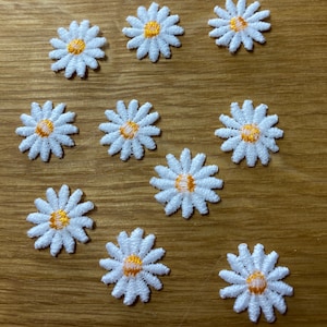 10 small daisy appliques for sewing 2 cm diameter summer flowers floral country flowers patches iron-on patch garden image 4