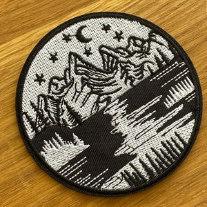 Black & White Night at the Lake in the Mountains - Round Hang-up Patch - Diameter approx. 8 cm - Backpacking Minimal Nature Mountains Outdoors Hiking