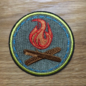 Round Campfire Patch 6,5 cm De diamètre Backpacking Travel Mountains Bird Holiday Hiking Camping Patches Patches Minimalism Nature Fire image 2