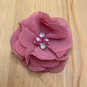 Fiori in tessuto rosa antico realizzati in chiffon con perle e glitter - circa 5 cm - applique floreale rosa fai da te cucito upcycling fiori da giardino #4 - colore 11