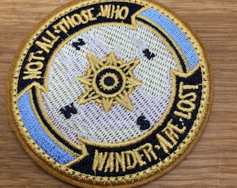 Kompass - Not all those who wander are lost - Aufbügel Patch - Durchmesser ca. 7,5cm - Tolkien  - Backpacking - Entdecker Reisen Aufnäher