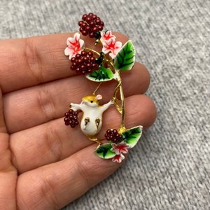 Lindo broche moras con ratones 6 x 3 cm pin esmaltado otoño naturaleza flores animales del bosque rosa dorado floral imagen 2