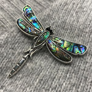 Broche libellule avec coquille d'ormeau scintillante 5x6 cm pendentif vintage en nacre insecte amour fleurs papillon papillon océan mer image 1