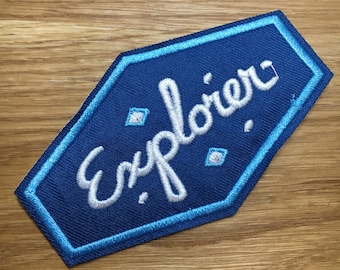 Blaues Explorer Patch zum Aufbügeln 10cm x 6 cm -  Backpack Travel