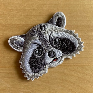 Cute wild animal faces as iron-on patches to choose from Red Panda Otter Mountain Lion Sloth Lemur Jungle Outdoors Patch Waschbär