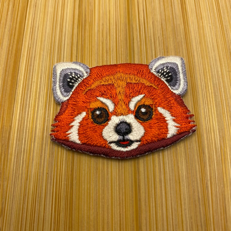 Cute wild animal faces as iron-on patches to choose from Red Panda Otter Mountain Lion Sloth Lemur Jungle Outdoors Patch Katzenbär / R. Panda