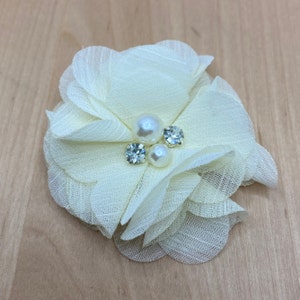 Fiori in tessuto bianco crema realizzati in chiffon con perle e glitter - circa 5 cm - applique floreale cucito upcycling fai da te fiori da giardino #4 colore 15