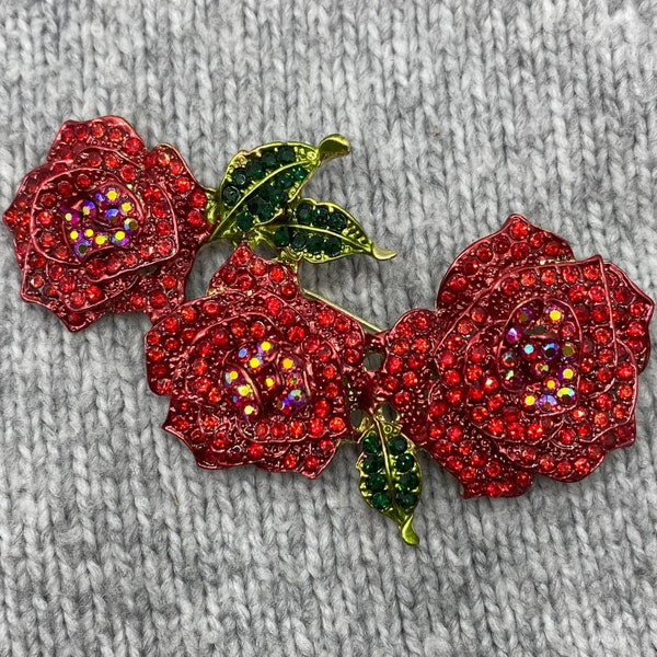 Spilla nostalgica boccioli di rosa rossa - 8,5 x 4,5 cm - spilla bouquet di fiori estivi amore natura giardino cottagecore festa della mamma san valentino