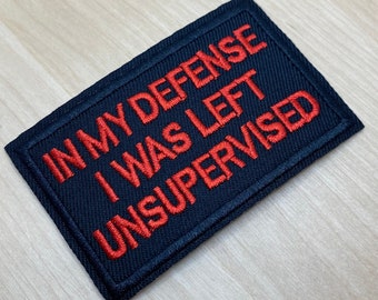 In my Defense - I was left unsupervised - schwarz-rotes Patch mit Schriftzug zum Aufbügeln ca. 8cm x 5cm - Chaos Blödsinn Kinder Spruch