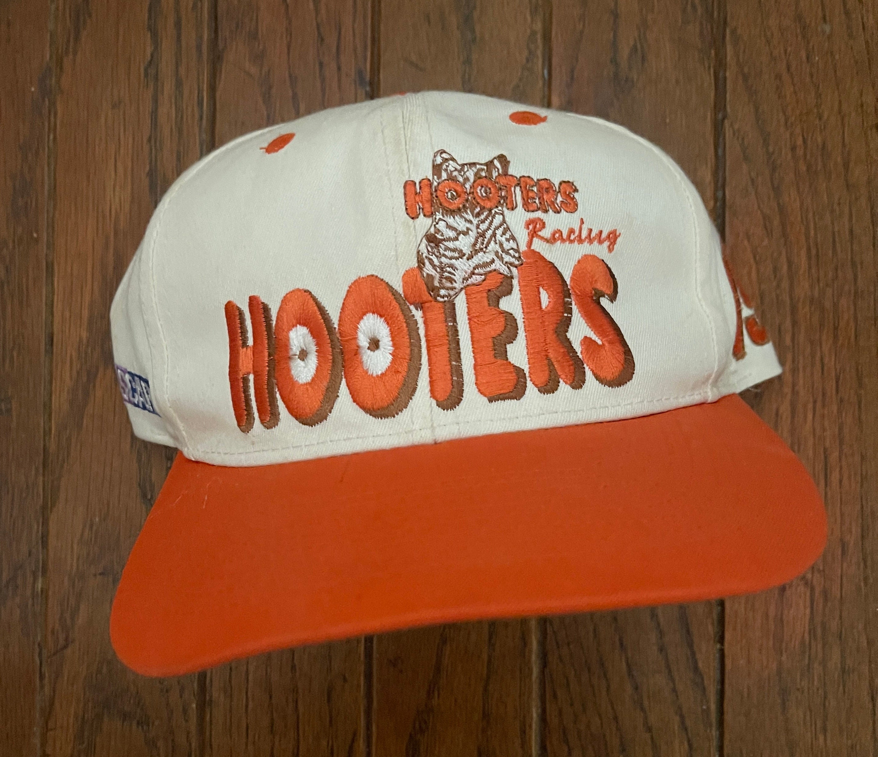 Vintage 90s Hooters Racing Snapback Hat 