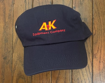 Klasyczny styl lat 90. Minimal Blue A&K Equipment Company Niestrukturyzowany kapelusz typu strapback z tyłu Czapka baseballowa