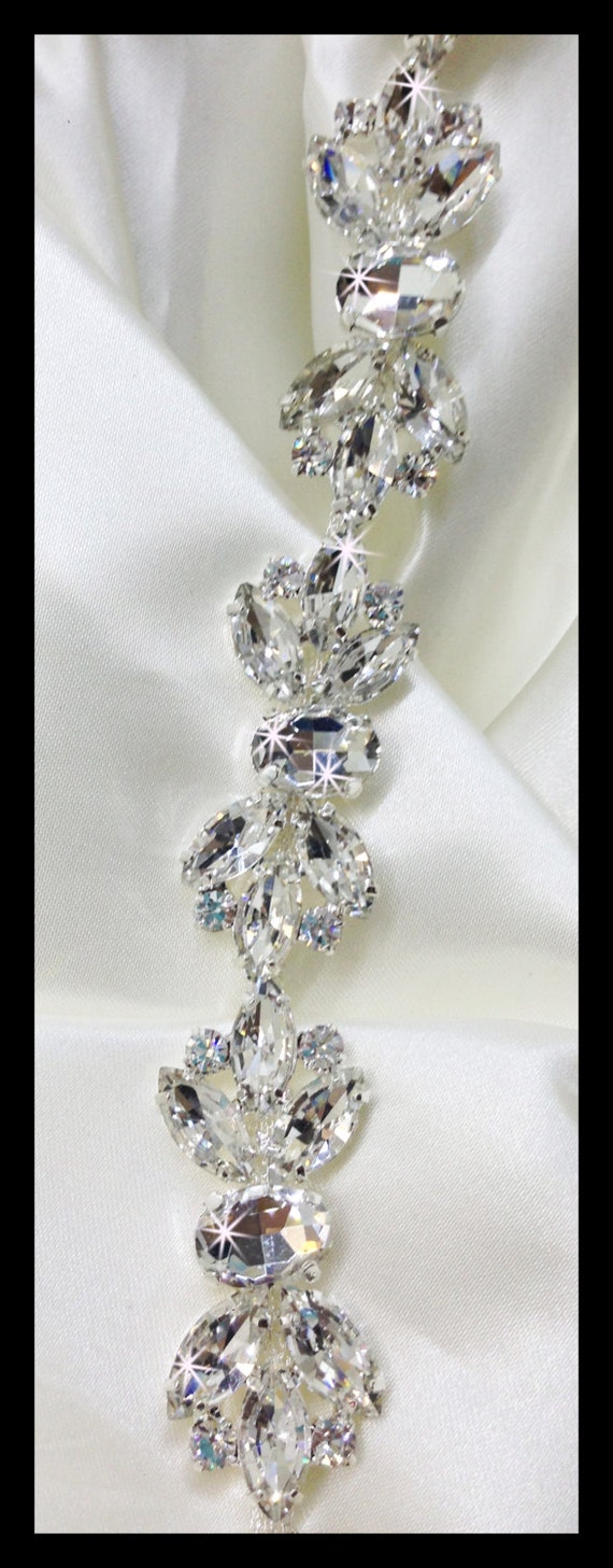 1 yard Bow design Rhinestone Trim #0131