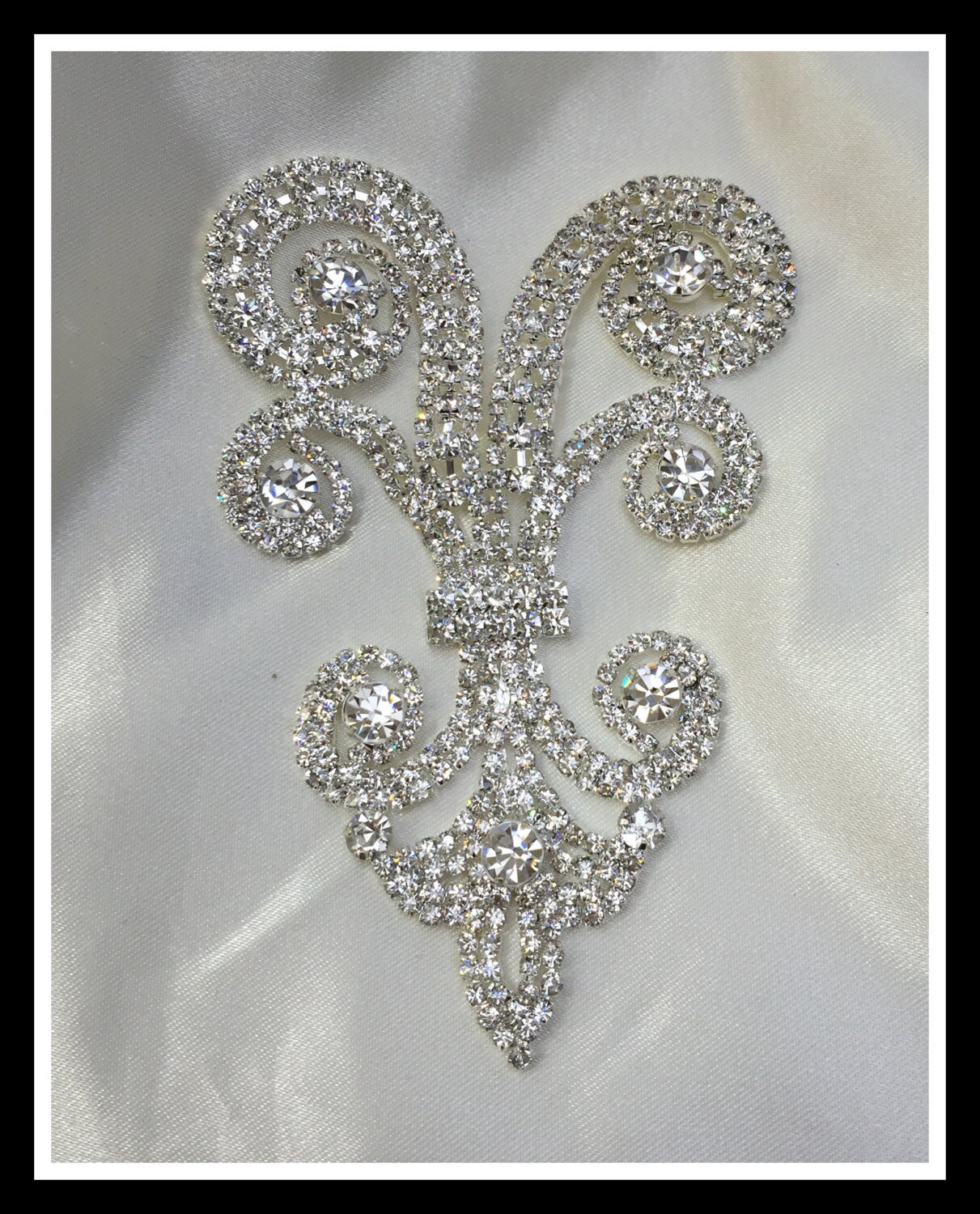 Rhinestone Applique/ Rhinestone Jewelry Applique/ Rhinestone Decoration/ Swarovski shine 0106