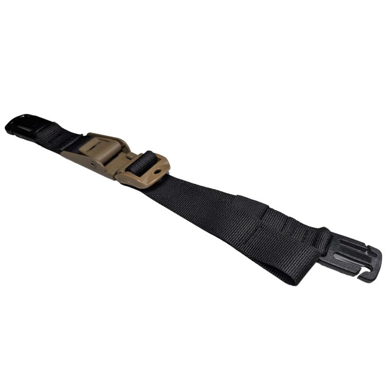 Op de afbeelding: Een zwarte verstelbare band met een bruine plastic gesp en een zwarte plastic clip.