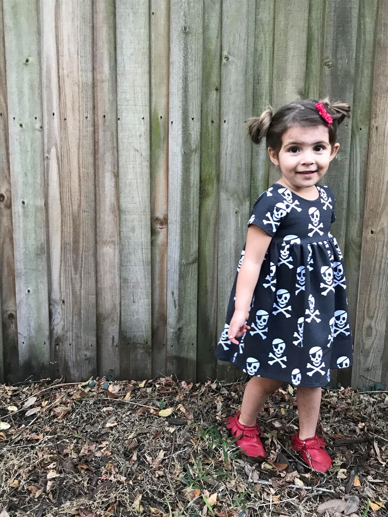 porate skulls pirate dress black pirate gear toddler dress Pirate Skull Dress girl dress Gasparilla dress baby dress skull dress