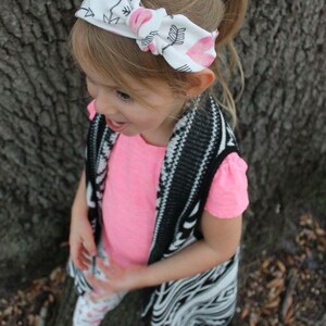 Love Struck Bow Knot top knot, girl headband, toddler headband, baby headband, valentines headband, valentines top knot, love, top knot image 2