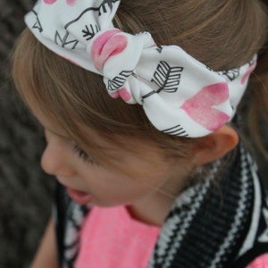 Love Struck Bow Knot top knot, girl headband, toddler headband, baby headband, valentines headband, valentines top knot, love, top knot image 3