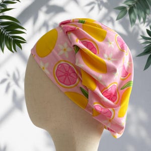 Zitronen auf rosa Scrub Cap-Hut, weiches, dehnbares Stirnband Style Bouffant Scrub Cap ODER Hut