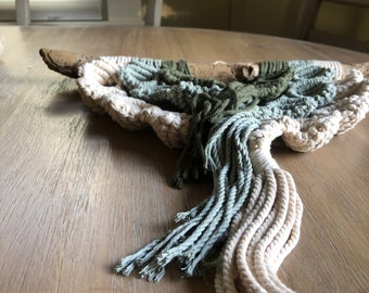Macrame Scalloped Wallhanging | sage, light green, natural | simple