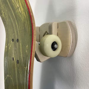 Single wall mount rack for skateboards and longboards