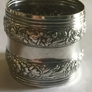 Large Gorham Repousse sterling silver Napkin Ring Serviette Holder Unmonogrammed
