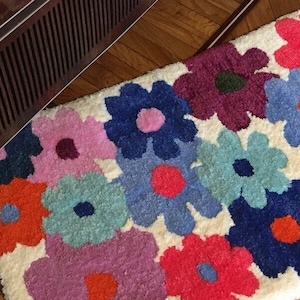 Multicolor Floral Rug / Handmade Tufting Rug / 1970s Vintage Style Carpet