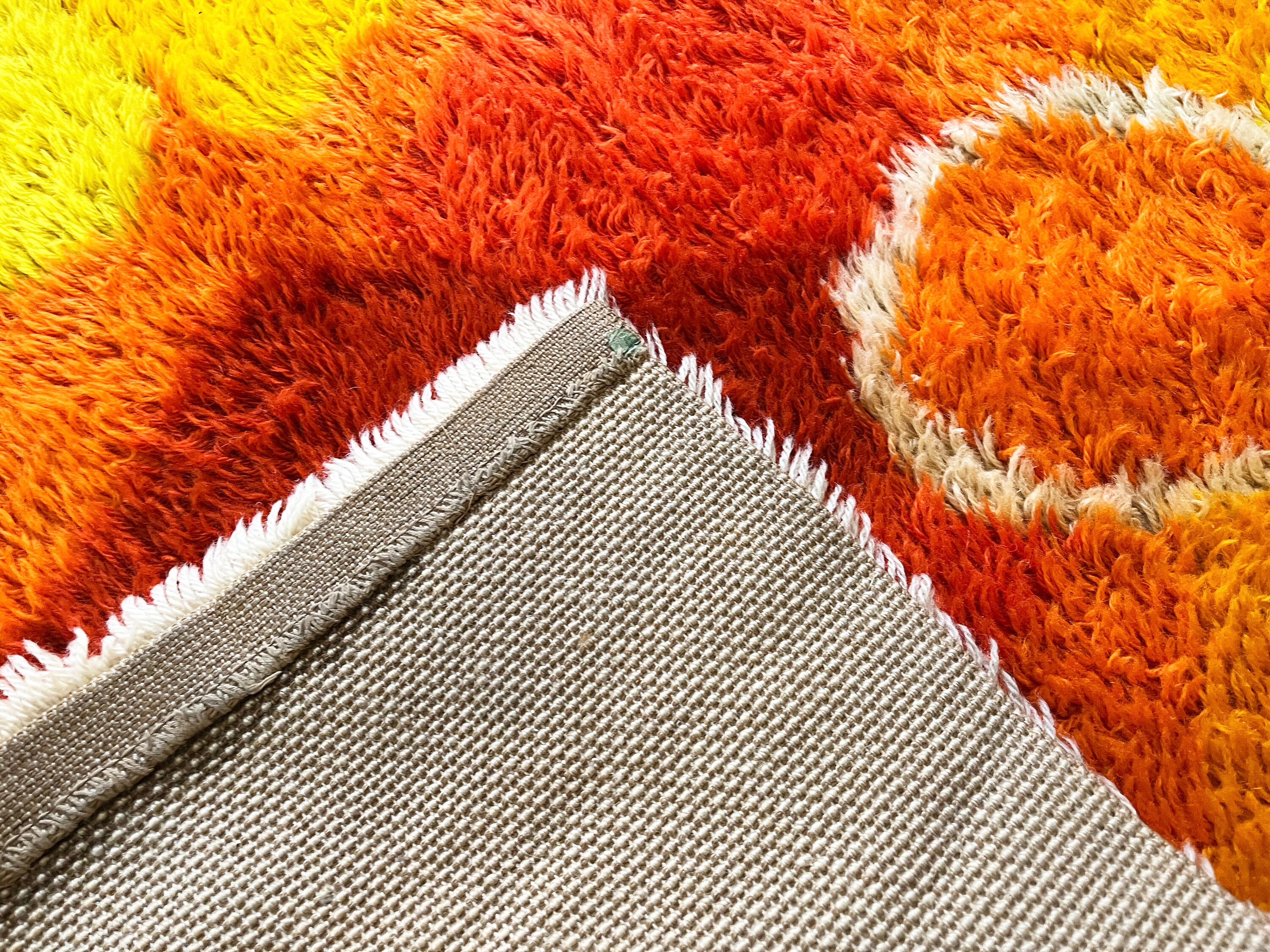 Vintage 70s XL Flower Power Rug – 100% Pure Wool, Bright