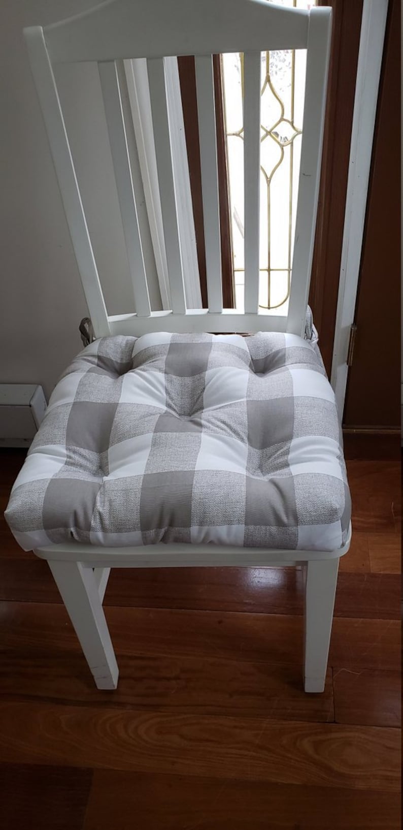 16 x 16 Tufted chair pad, bar stool cushion, buffalo plaid seat cushion, red and white zdjęcie 8