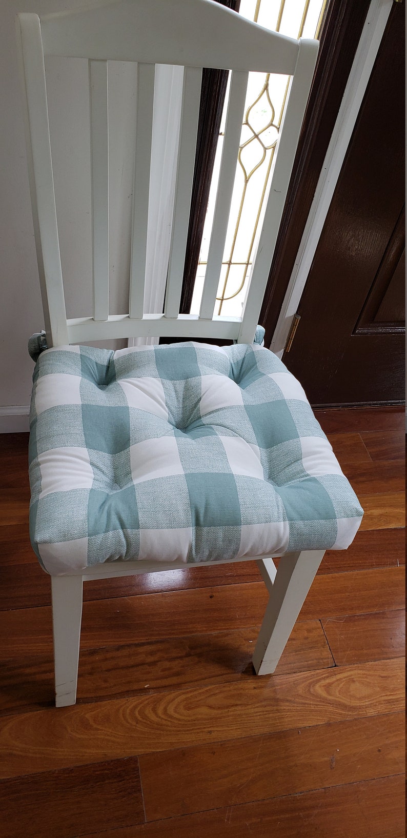 16 x 16 Tufted chair pad, bar stool cushion, buffalo plaid seat cushion, red and white zdjęcie 3