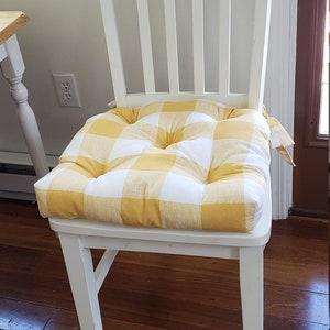 16 x 16 Tufted chair pad, bar stool cushion, buffalo plaid seat cushion, red and white zdjęcie 5