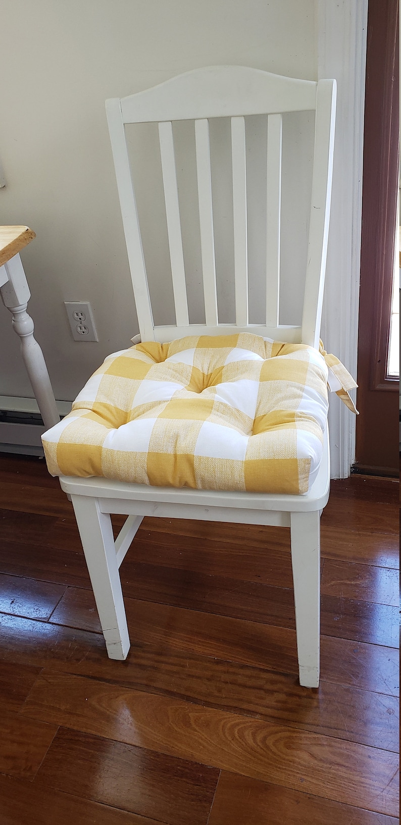 16 x 16 Tufted chair pad, bar stool cushion, buffalo plaid seat cushion, red and white zdjęcie 5